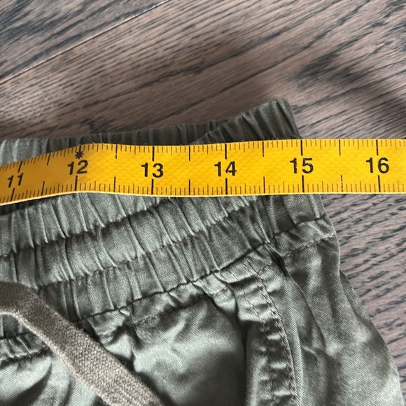 Joe Fresh Green Capris - Picture 6 of 11